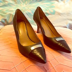 Classy black Coach heels with toe detail fit sz 9